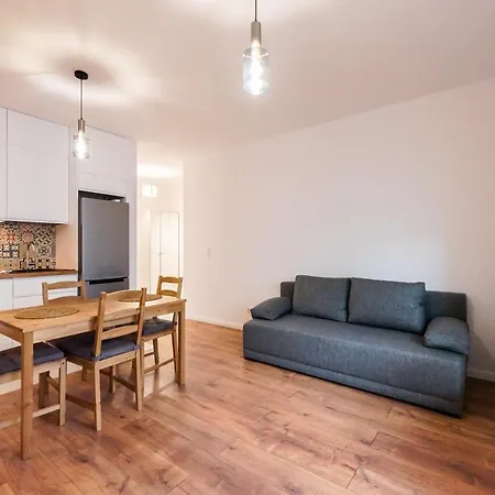 Saska Kepa Bright Apartment