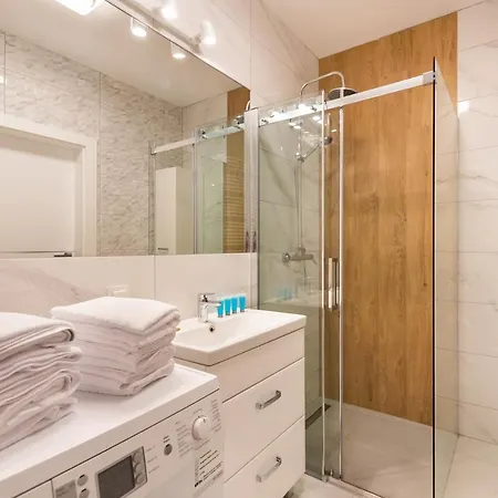 Апартаменты Saska Kepa Bright By Bookinghost