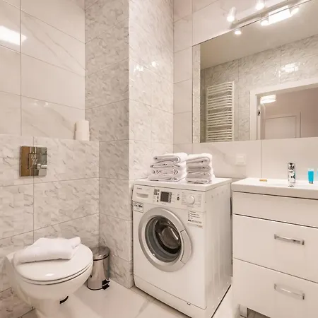 Saska Kepa Bright By Bookinghost