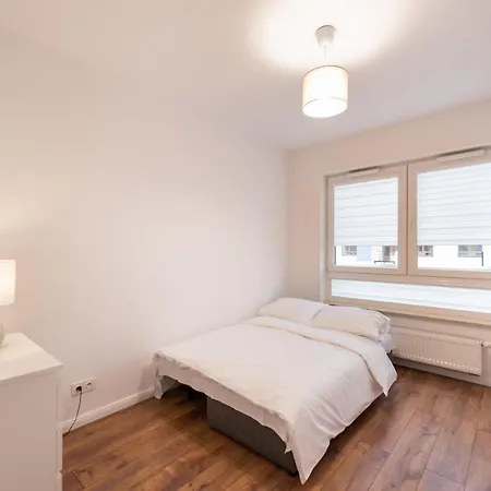 Saska Kepa Bright By Bookinghost 바르샤바