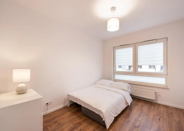 Saska Kepa Bright By Bookinghost Warszawa