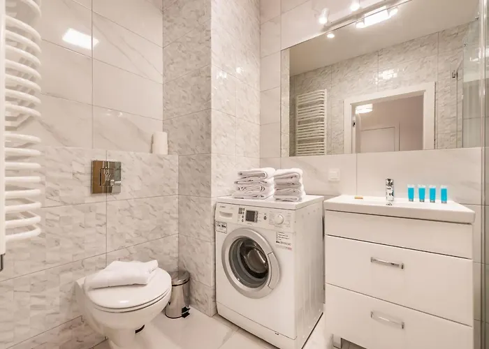 Saska Kepa Bright By Bookinghost